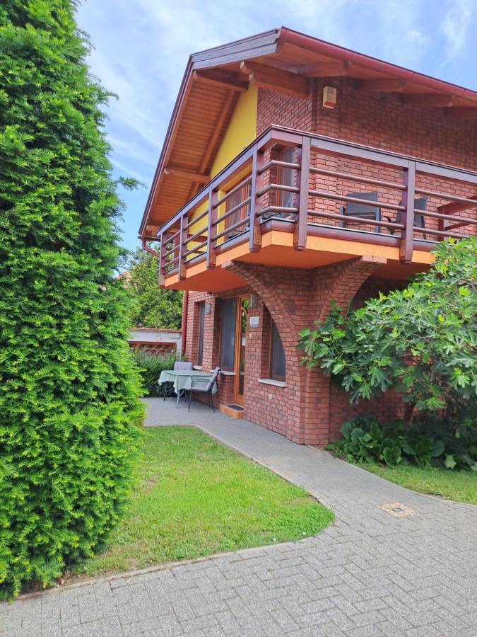 Rozmaring Apartmanok Gyula Exterior photo