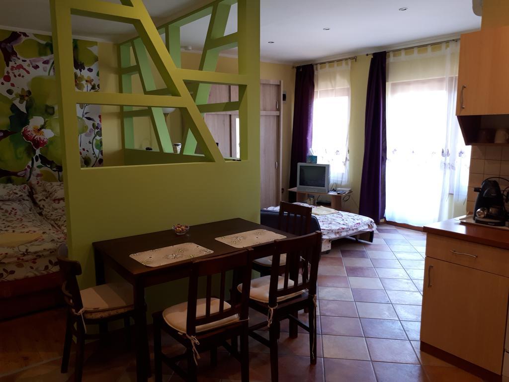 Rozmaring Apartmanok Gyula Exterior photo
