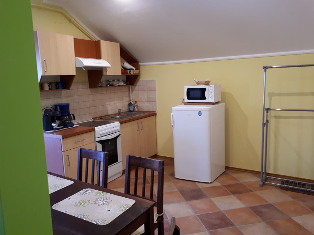 Rozmaring Apartmanok Gyula Exterior photo